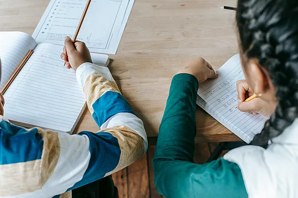 A aprender a descansar. Como pode uma criança recuperar forças depois da escola?