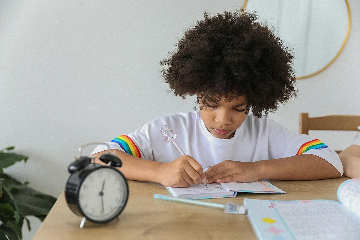 Como ensinar uma criança a determinar o tempo pelo relógio