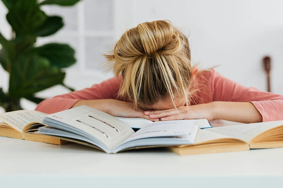 O que é a procrastinação nos adolescentes e como lidar com ela